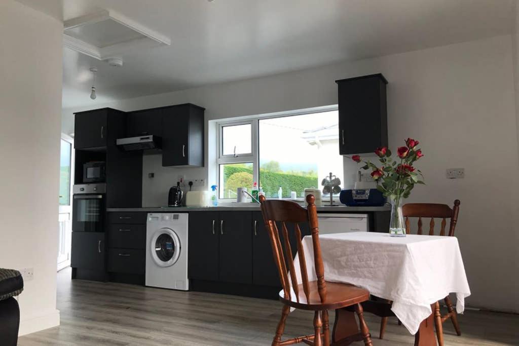 Robin'S Nest Apartment Donegal Town Bagian luar foto